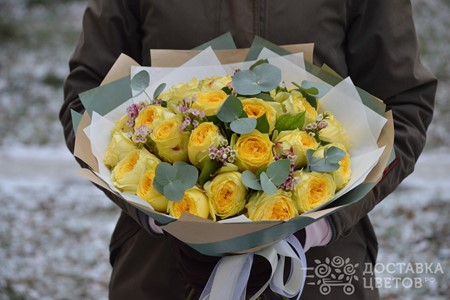 Букет из 25 пионовидных желтых роз "Золотое руно"